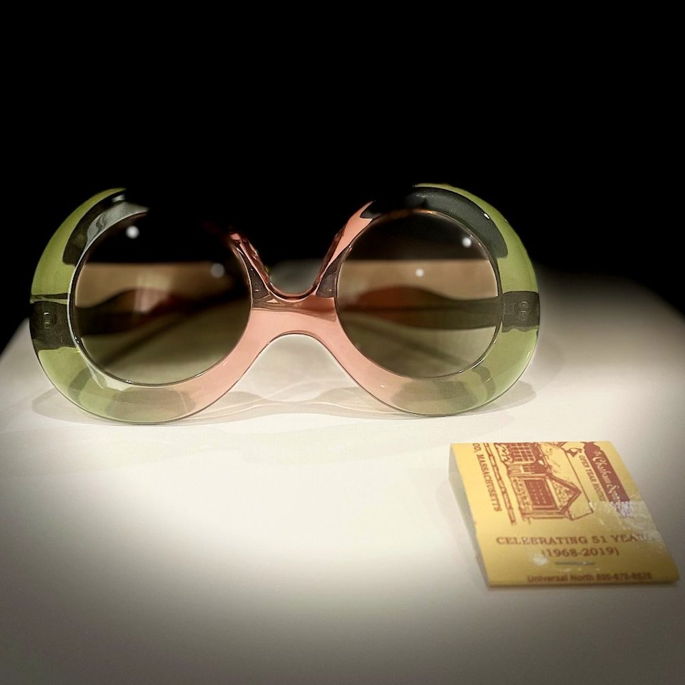 INDOOR SUNGLASSES | VICTORIA BECKHAM